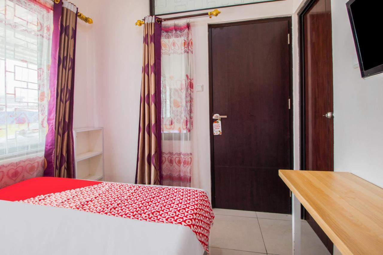 Hotel Oyo 3256 Rukost I8 Karawang Esterno foto