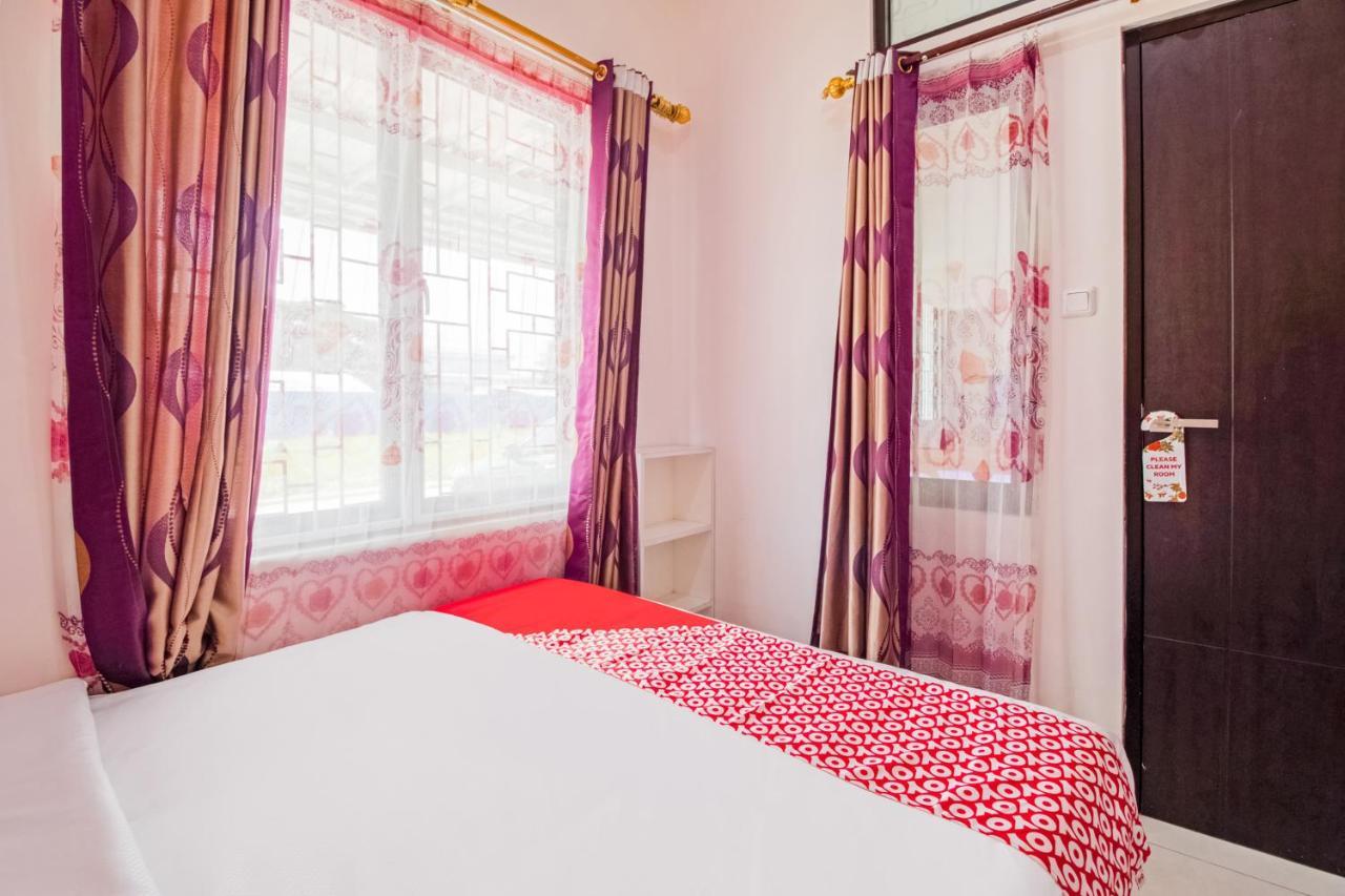 Hotel Oyo 3256 Rukost I8 Karawang Esterno foto