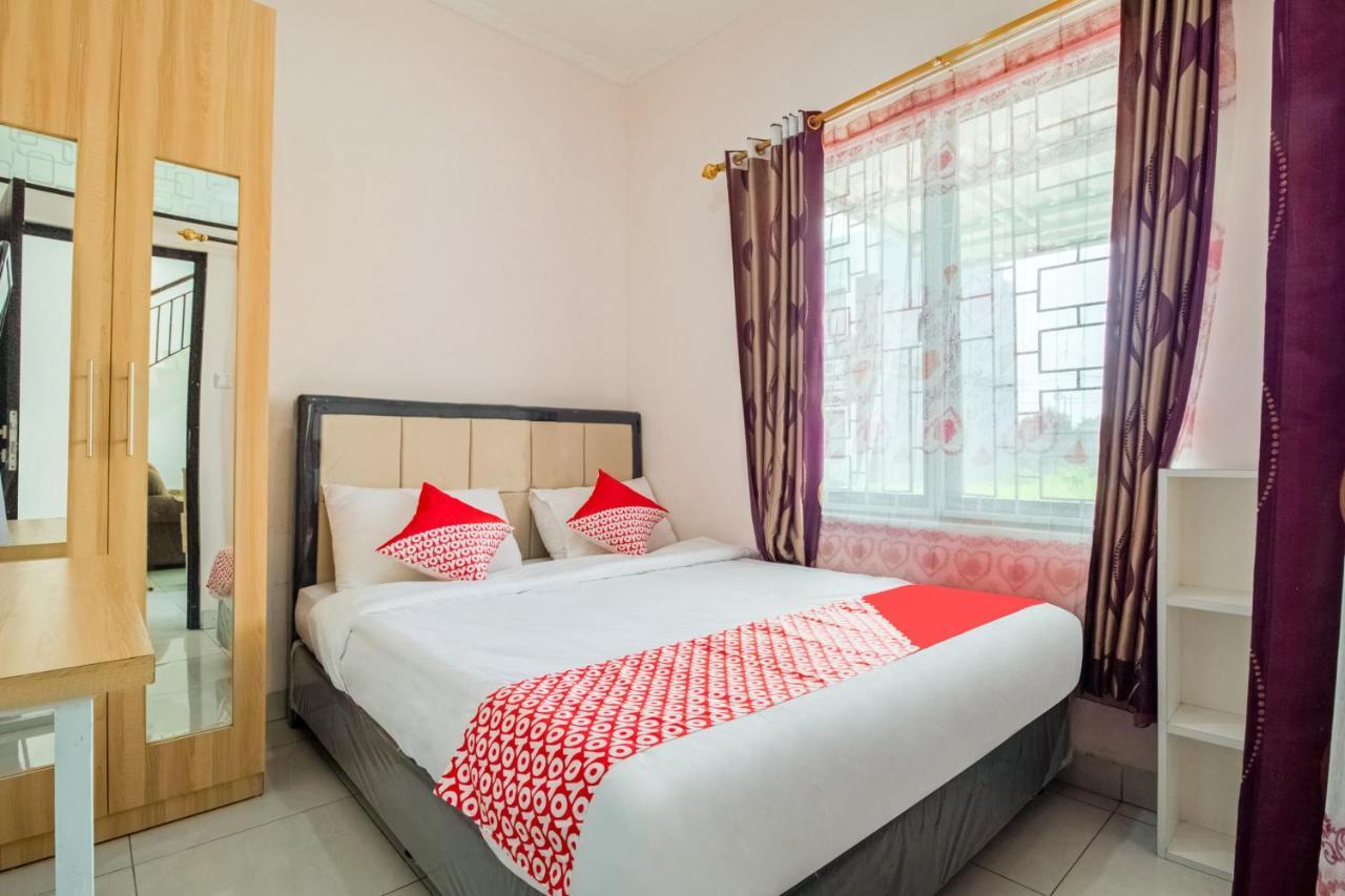 Hotel Oyo 3256 Rukost I8 Karawang Esterno foto