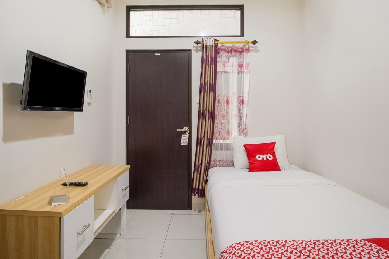 Hotel Oyo 3256 Rukost I8 Karawang Esterno foto
