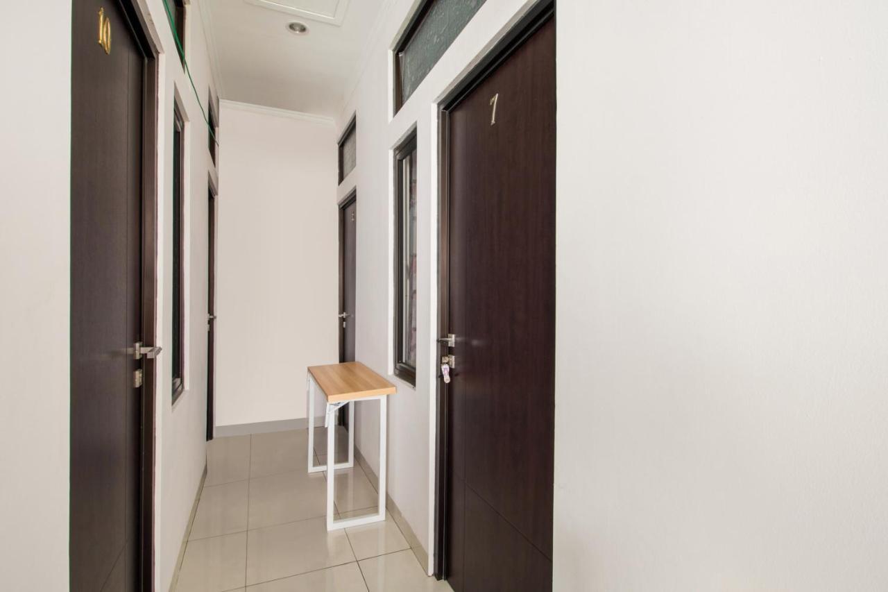 Hotel Oyo 3256 Rukost I8 Karawang Esterno foto