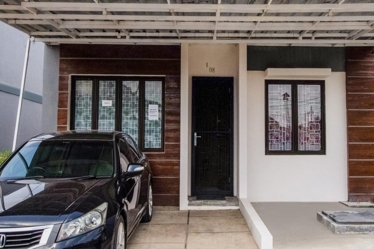 Hotel Oyo 3256 Rukost I8 Karawang Esterno foto