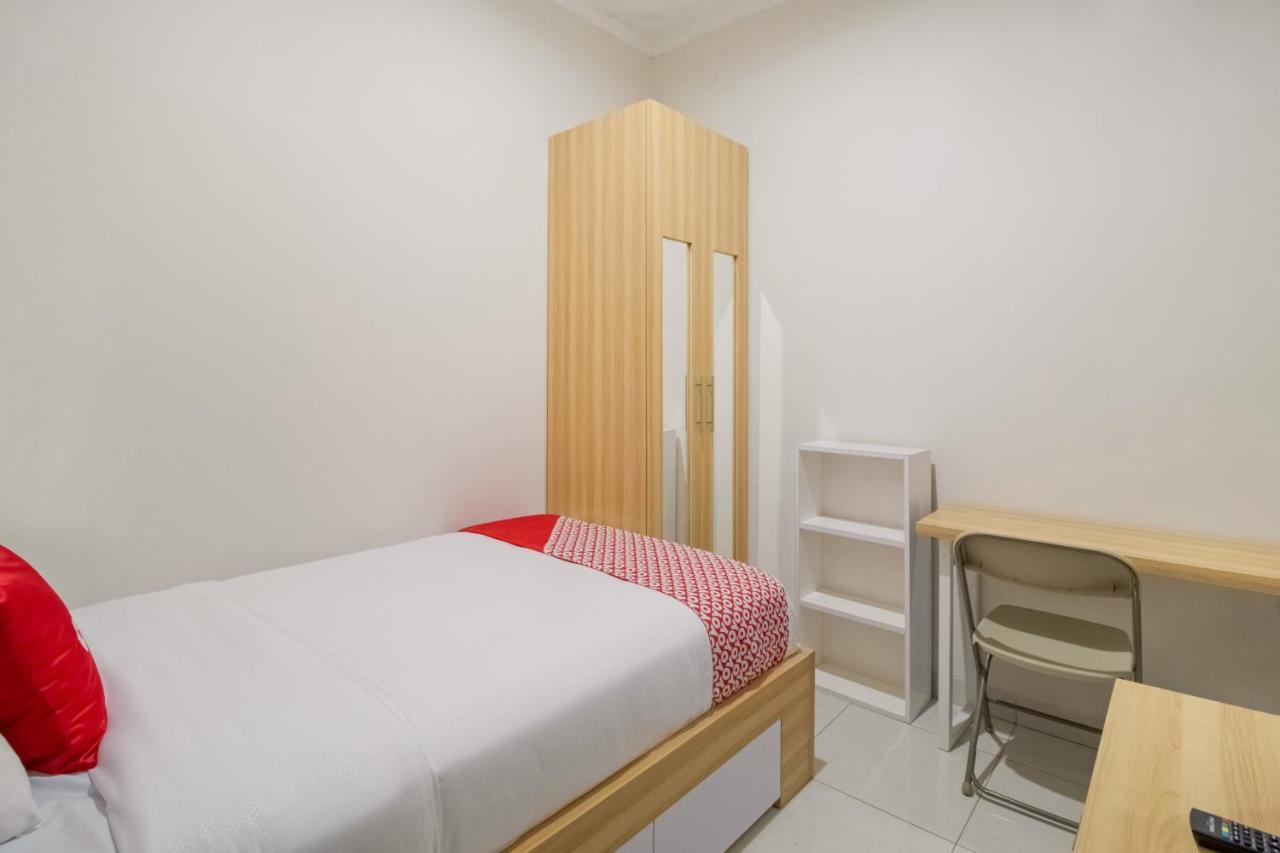 Hotel Oyo 3256 Rukost I8 Karawang Esterno foto