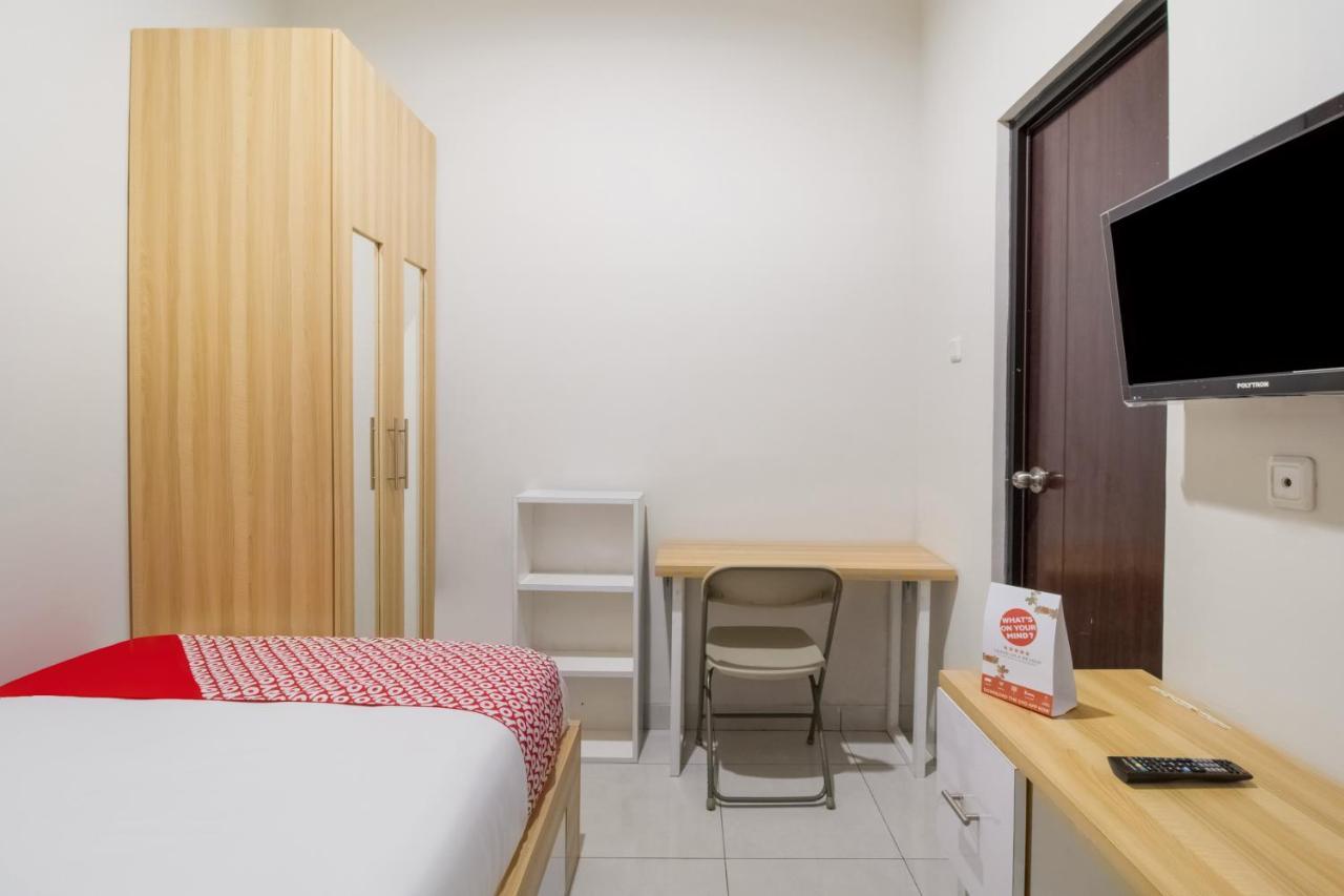 Hotel Oyo 3256 Rukost I8 Karawang Esterno foto